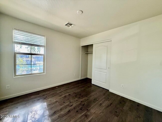 Building Photo - 1520 N 80th Dr