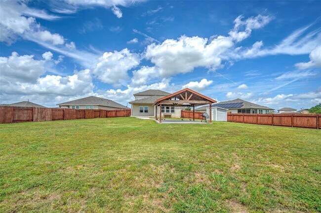Building Photo - 521 Mossy Rock Dr