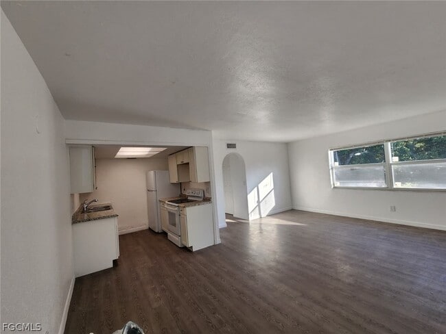 Building Photo - 1919 Lillie St