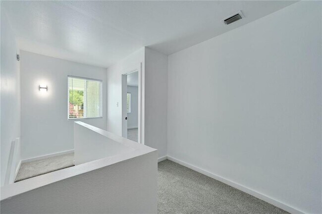 Building Photo - 1502 Bridgeway Dr