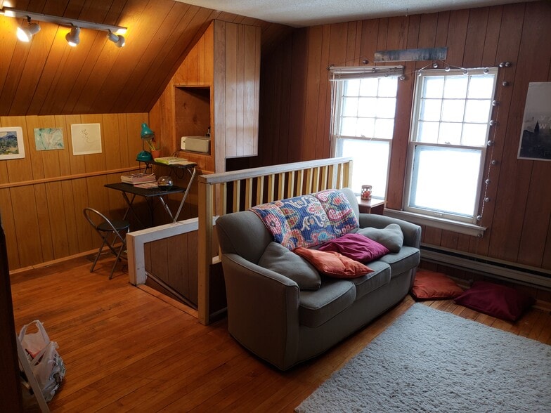 Building Photo - 417 5th Ave SE