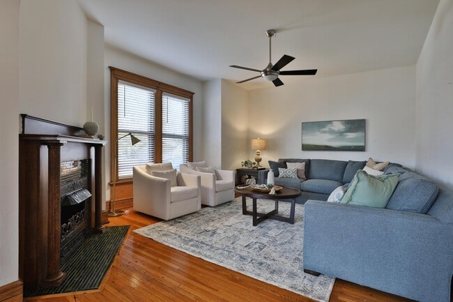 Building Photo - 398 W 5th Ave