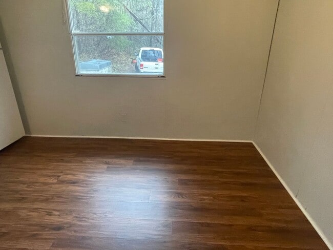 Building Photo - Adorable 2 Bedroom with Amazing Mountain Views!