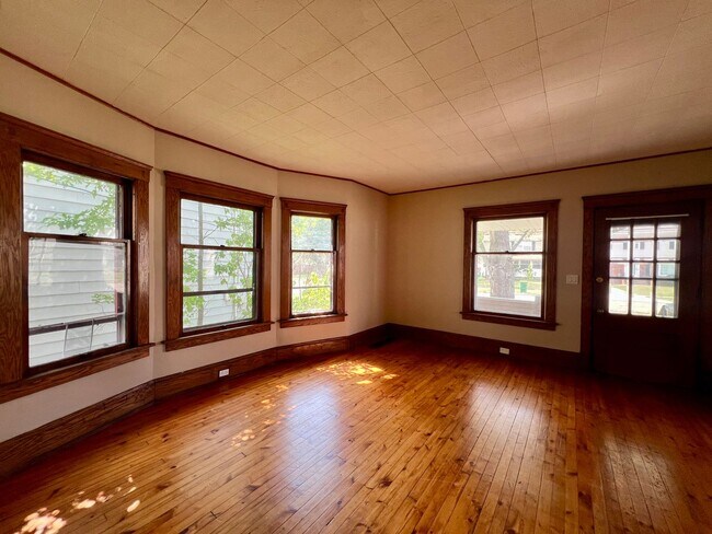 Building Photo - Move-In Ready 4-Bed Family Home in Willowick!