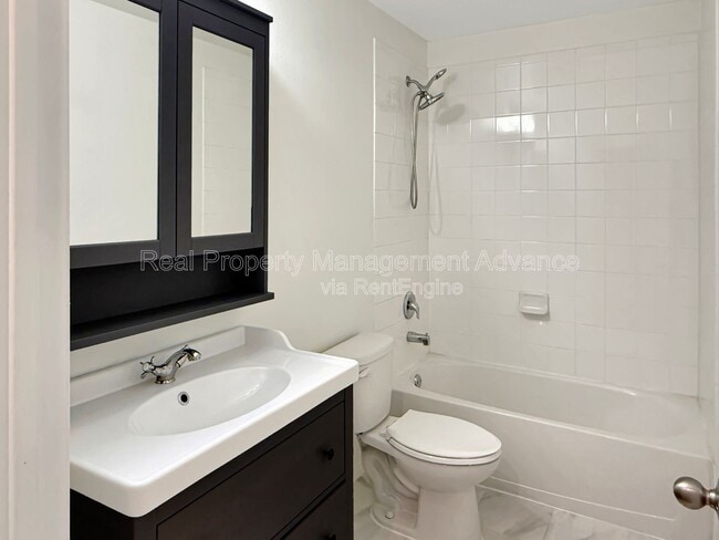 Building Photo - 1305 Savannah Ridge Dr