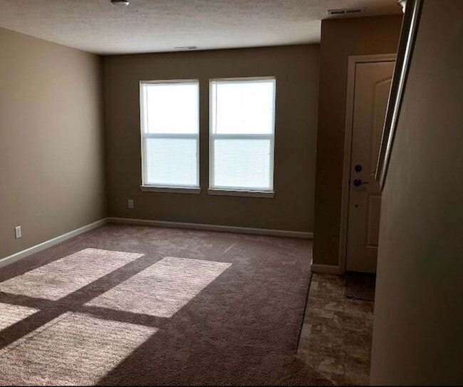 Building Photo - Spacious 4-Bedroom Home with Loft, Fenced Backyard & Modern Finishes