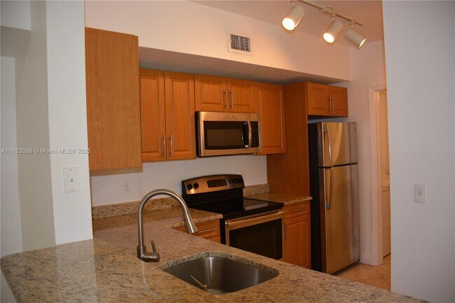 Building Photo - 2586 Centergate Dr