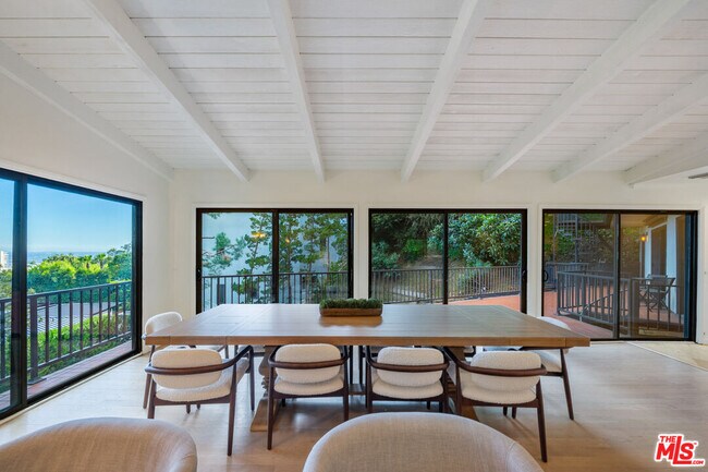 Building Photo - 9305 Beverlycrest Dr