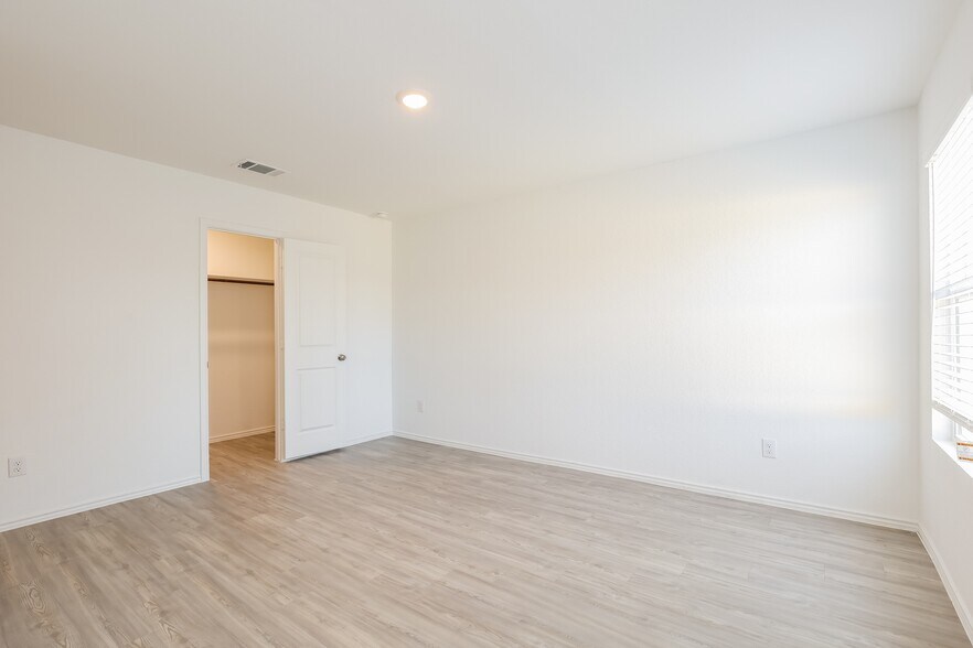 Building Photo - 2722 Robles St