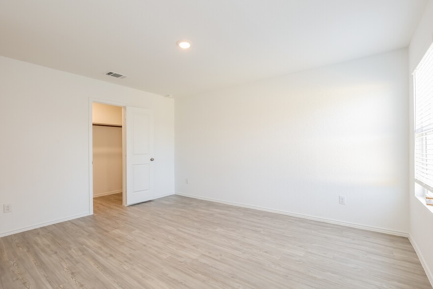 Building Photo - 2726 Robles St