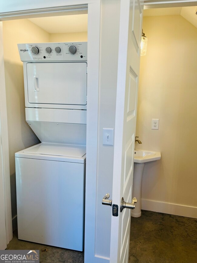 Building Photo - 100 Gardenia Ln