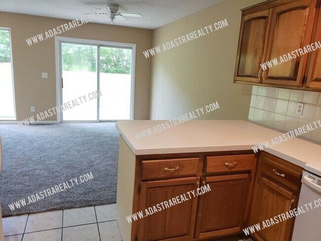 Building Photo - Spacious and Modern Duplex in North Olathe-Available NOW!!