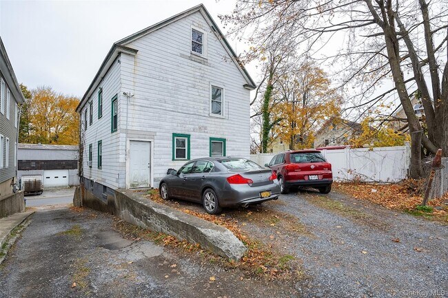 Building Photo - 5 Orchard Pl