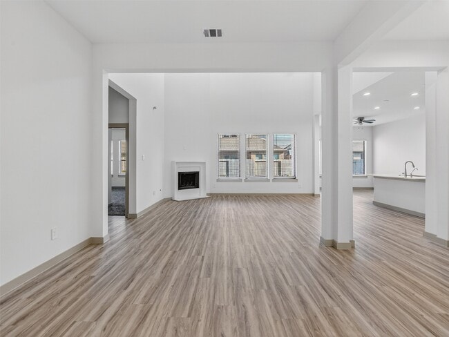 Building Photo - 818 Kingwood Dr