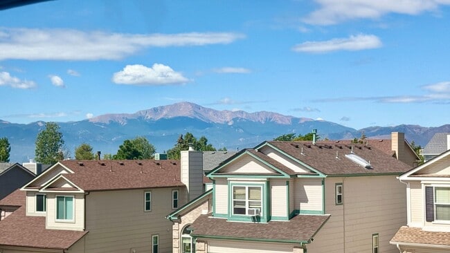 Building Photo - STOP LOOKING, YOU FOUND YOUR NEXT HOME!