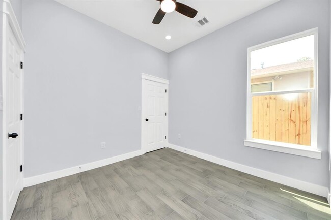 Building Photo - 917 Griffin St