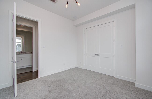 Building Photo - 8930 Spring Knoll Forest Dr