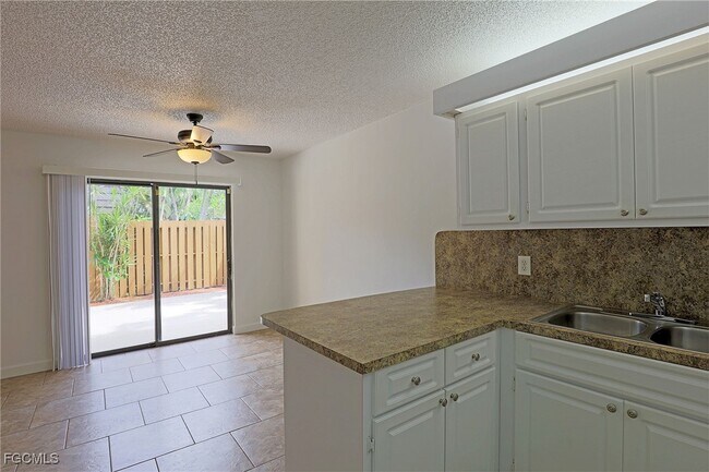 Building Photo - 12351 Woodrose Ct