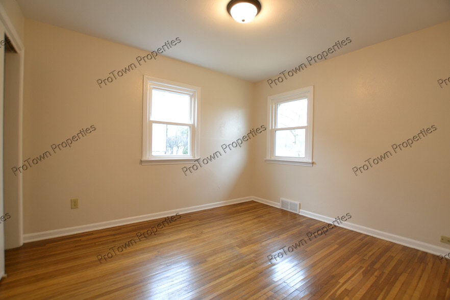 Building Photo - 205 Algonquin St