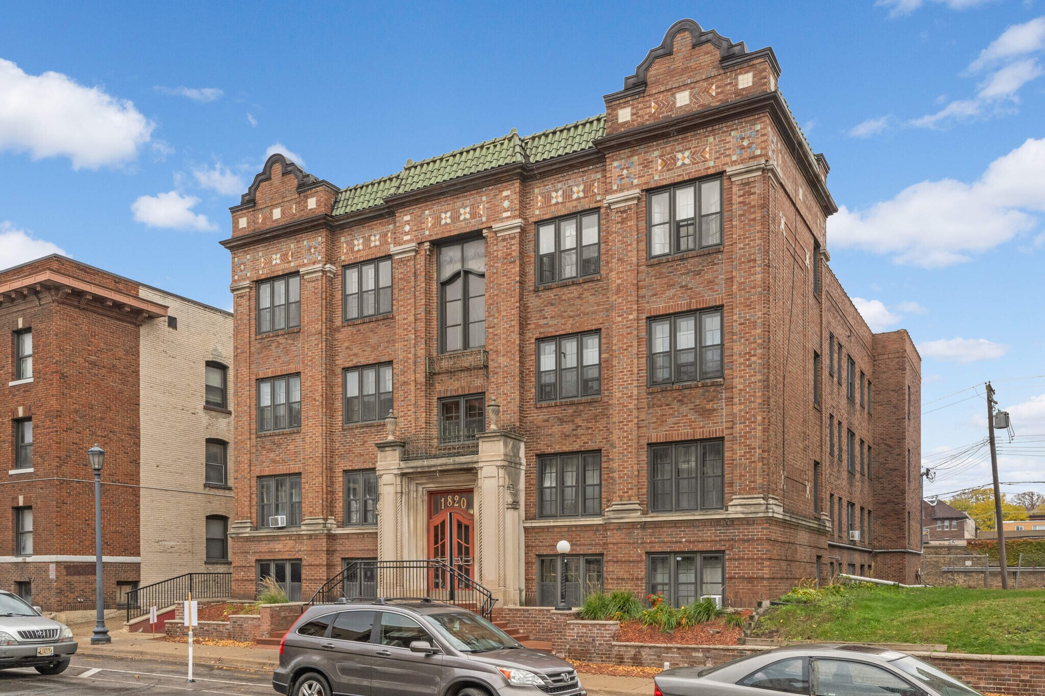 Building Photo - 1820 1st Ave S