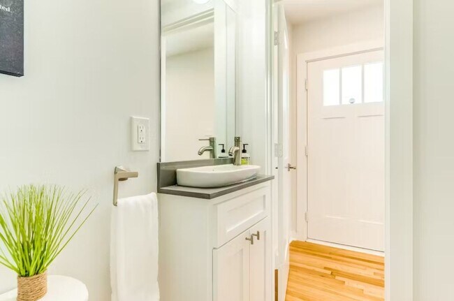 Building Photo - FULLY FURNISHED 2BD/1.5BA ready for occupancy!