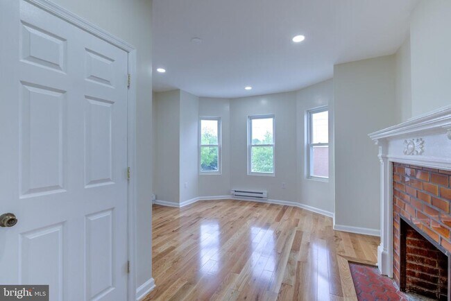 Building Photo - 4924 Chestnut St
