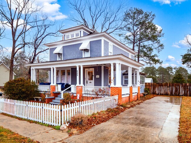 Building Photo - 2ND East Dr