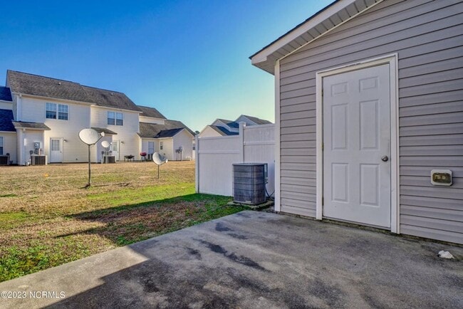 Building Photo - 202 Bridgewood Dr
