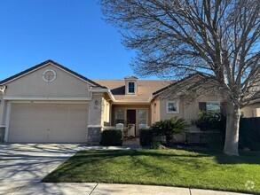 Building Photo - Beautiful Home Near Schools and down town ...