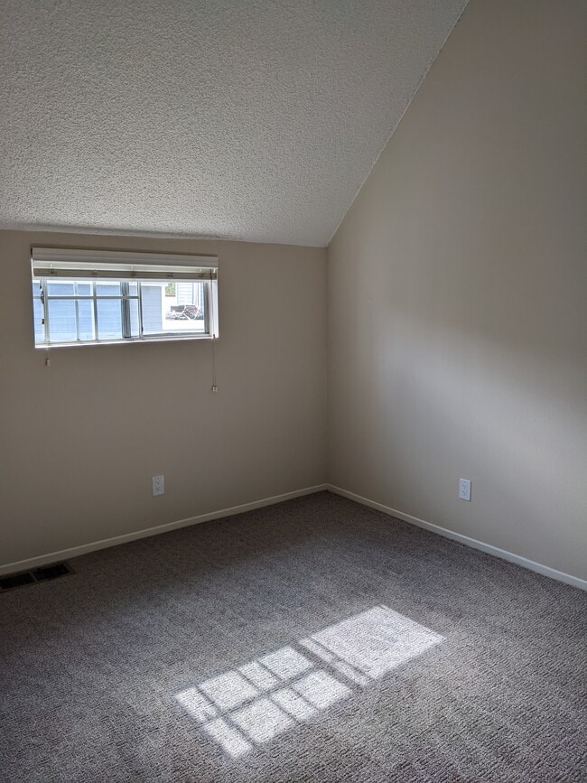 loft bedroom - 1097 Blanche St