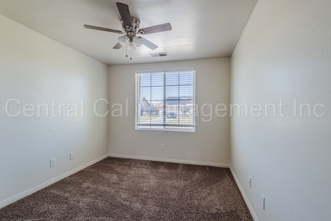 Building Photo - 4 Bedroom, 2 Bath Home in Desired Northwes...