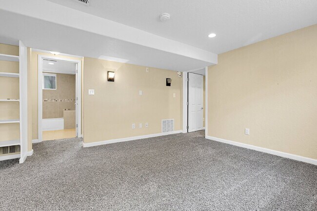 Building Photo - $1,795.95 - 2 Bed, 1 Bath Duplex Unit in Littleton with Fenced in yard, and In Unit Laundry!