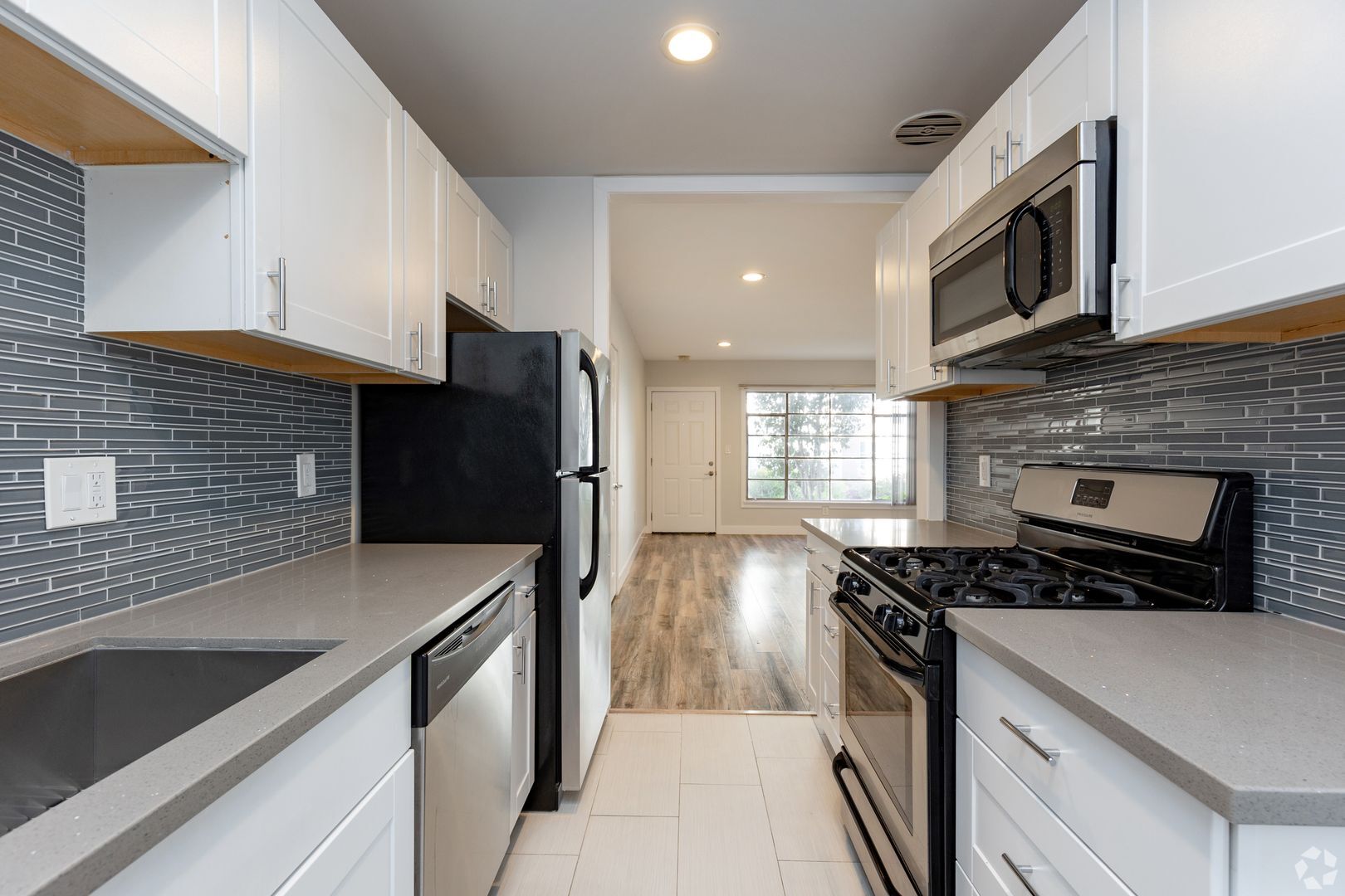 Interior Photo - 970 N. Serrano Ave.