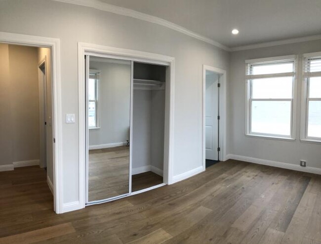 Building Photo - 3 bedroom in Oakland CA 94606