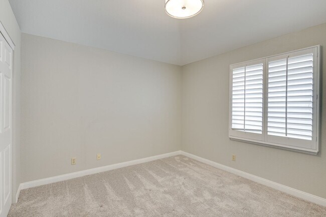 Building Photo - Luxury Meets Comfort in This Beautiful 4-Bedroom Retreat