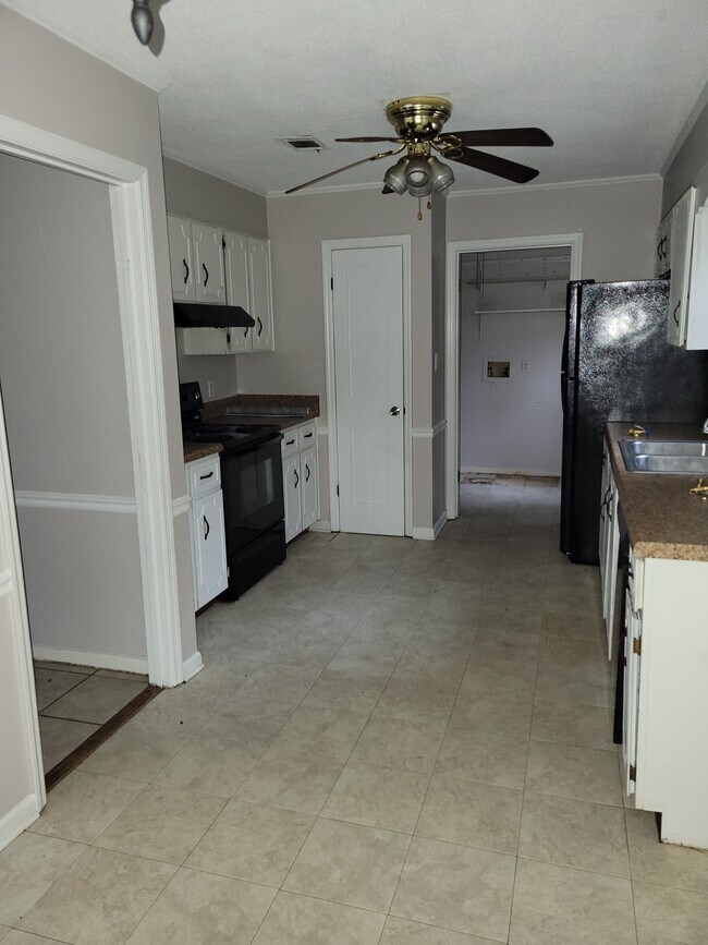 Kitchen - 522 Sunrise Ct