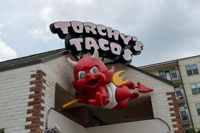 Building Photo - 2000 Cody Ct