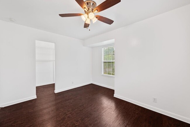 Building Photo - 3202 Dolphin Dr