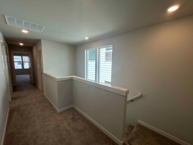 Building Photo - 15271 SW 168th Ave