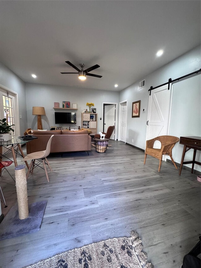 Building Photo - 1417 Avon Ln