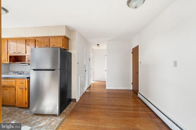 Building Photo - 2042 Faunce St