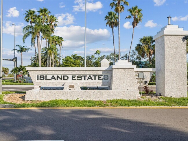 Building Photo - 441 Palm Island NE