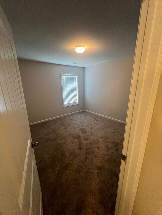 Building Photo - Beautiful 4-Bedroom Home with Gourmet Kitchen and Spacious Master Suite in Swim/Tennis Community