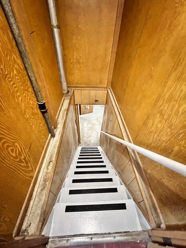 Building Photo - Nice S. Omaha House! 2 bed 1 bath, fully f...