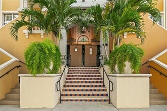 Building Photo - 200 4th Ave S