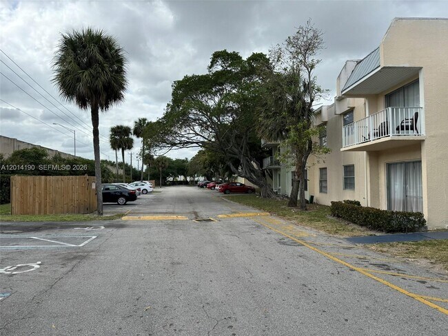 Building Photo - 415 Executive Center Dr