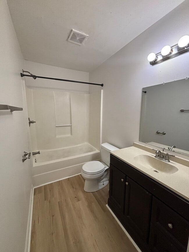 Building Photo - 562 Candle Ln