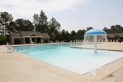 Outdoor Pool - 51 Skytrain Dr