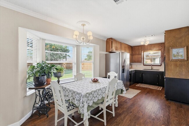Building Photo - 217 E Louella Dr