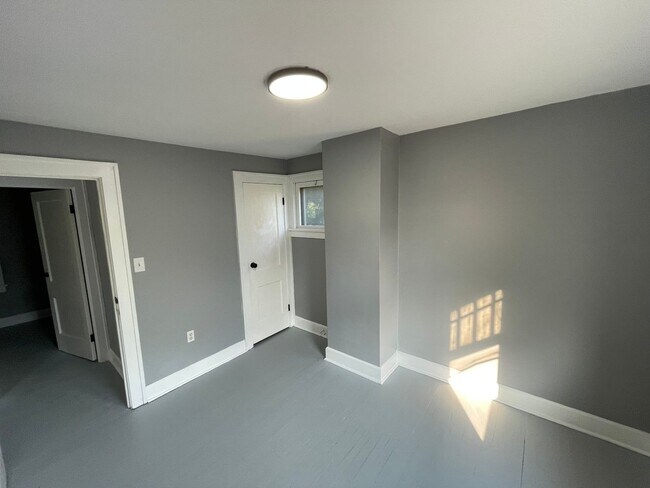 Building Photo - SECTION 8 and EDEN Accepted!!! Newly Renov...